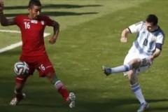 哈兰德足球智慧：回传门将顶牛突破，球场精彩瞬间引欢呼